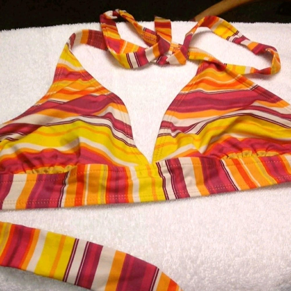 Old Navy womans swim top sz M